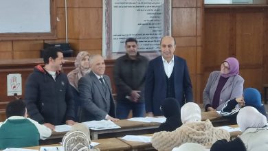 صورة رئيس جامعة دمنهور يتفقد سير العملية الامتحانية بكلية التربية