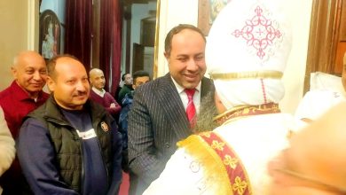 صورة رئيس المؤسسة العلاجية يزور كنيسة المستشفى القبطي للتهنئة بعيد الميلاد