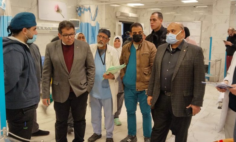 جولة الدكتور محمد عادل نائب مدير مستشفى الطوارئ والدكتور أحمد ماهر مدير المستشفى خلال اجازة عيد الميلاد
