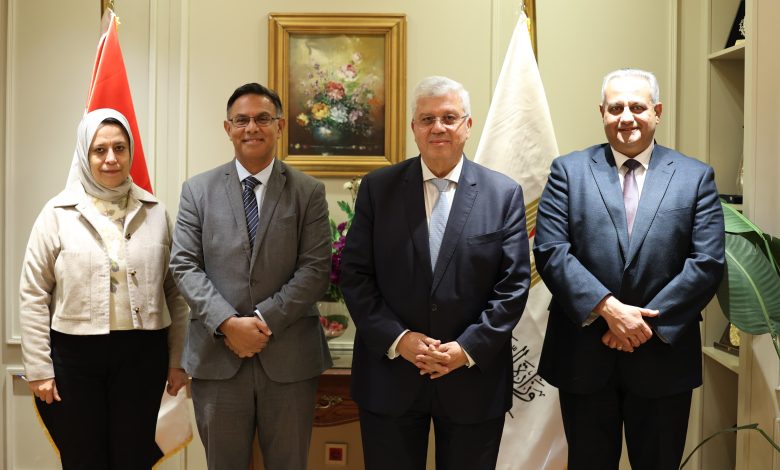 الدكتور أيمن عاشور وزير التعليم العالي والبحث العلمي يستقبل الدكتور إبراهيم أديا رئيس جامعة ولفرهامبتون البريطانية