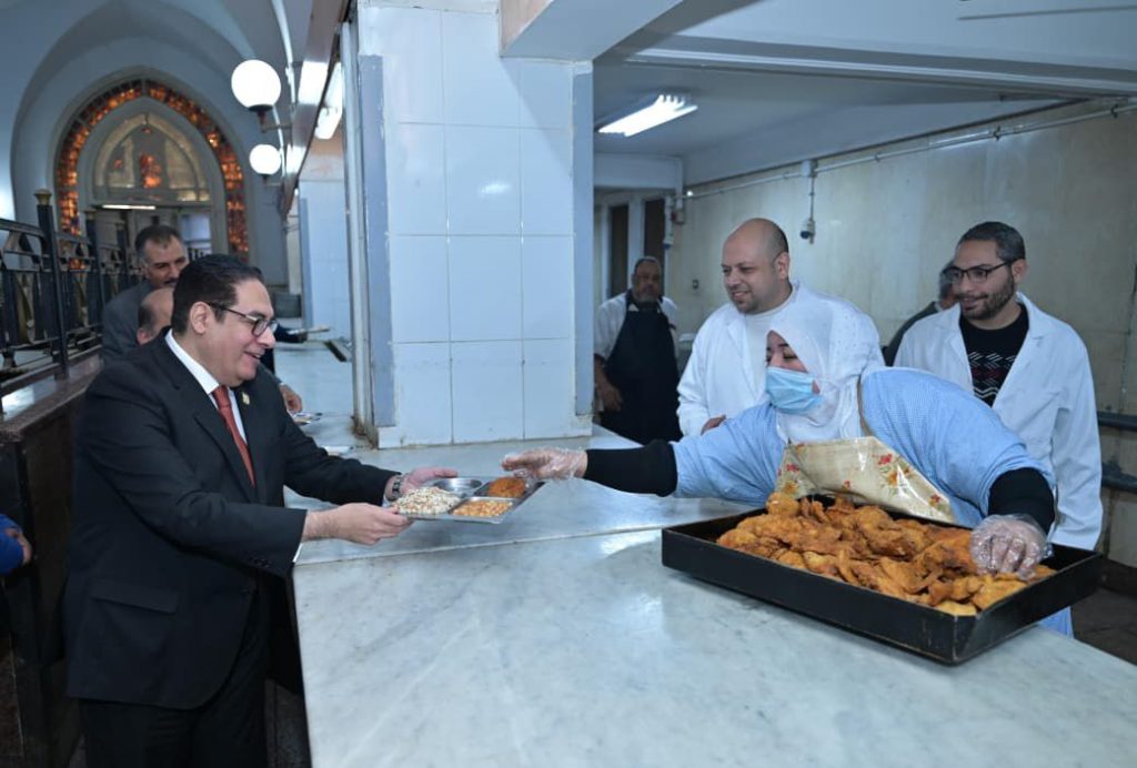 جولة تفقدية للدكتور محمد سامي عبد الصادق رئيس جامعة القاهرة داخل المدينة الجامعية للطلاب بمنطقة بين السرايات