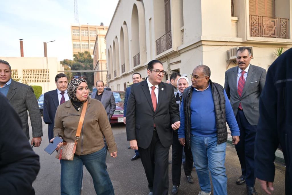 جولة تفقدية للدكتور محمد سامي عبد الصادق رئيس جامعة القاهرة داخل المدينة الجامعية للطلاب بمنطقة بين السرايات
