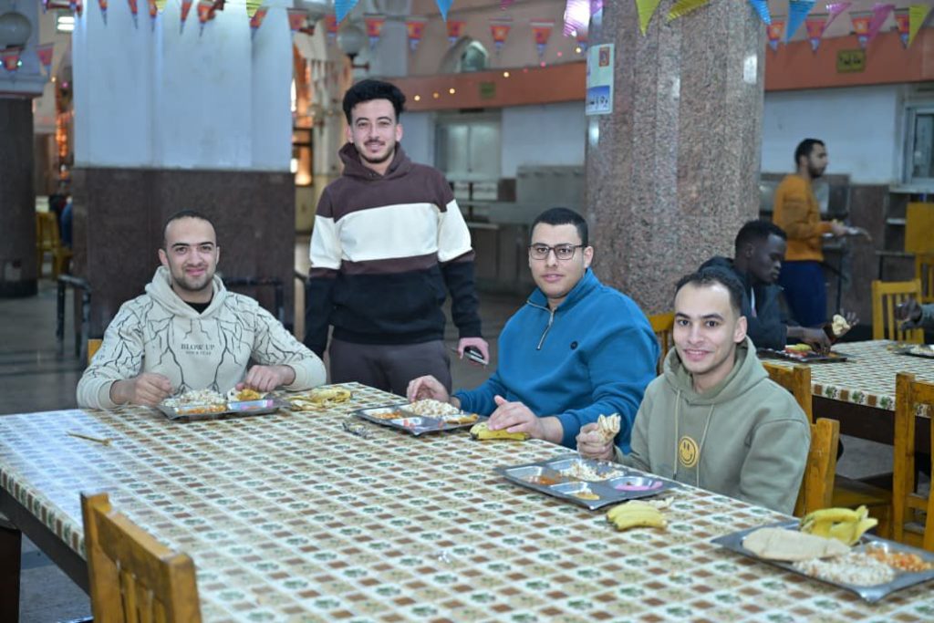 جولة تفقدية للدكتور محمد سامي عبد الصادق رئيس جامعة القاهرة داخل المدينة الجامعية للطلاب بمنطقة بين السرايات