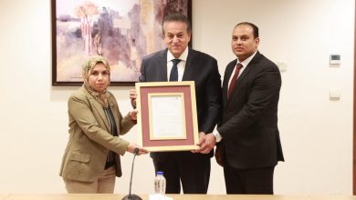 صورة وزير الصحة يكرم قطاع الطب الوقائي