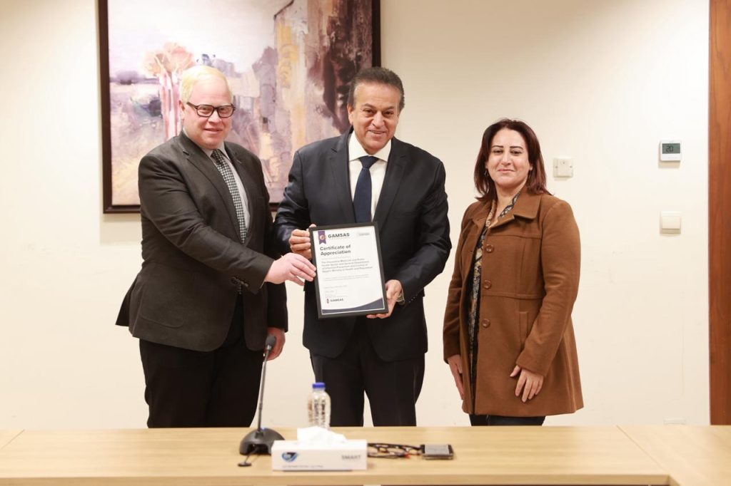 وزير الصحة يكرم قطاع الطب الوقائي