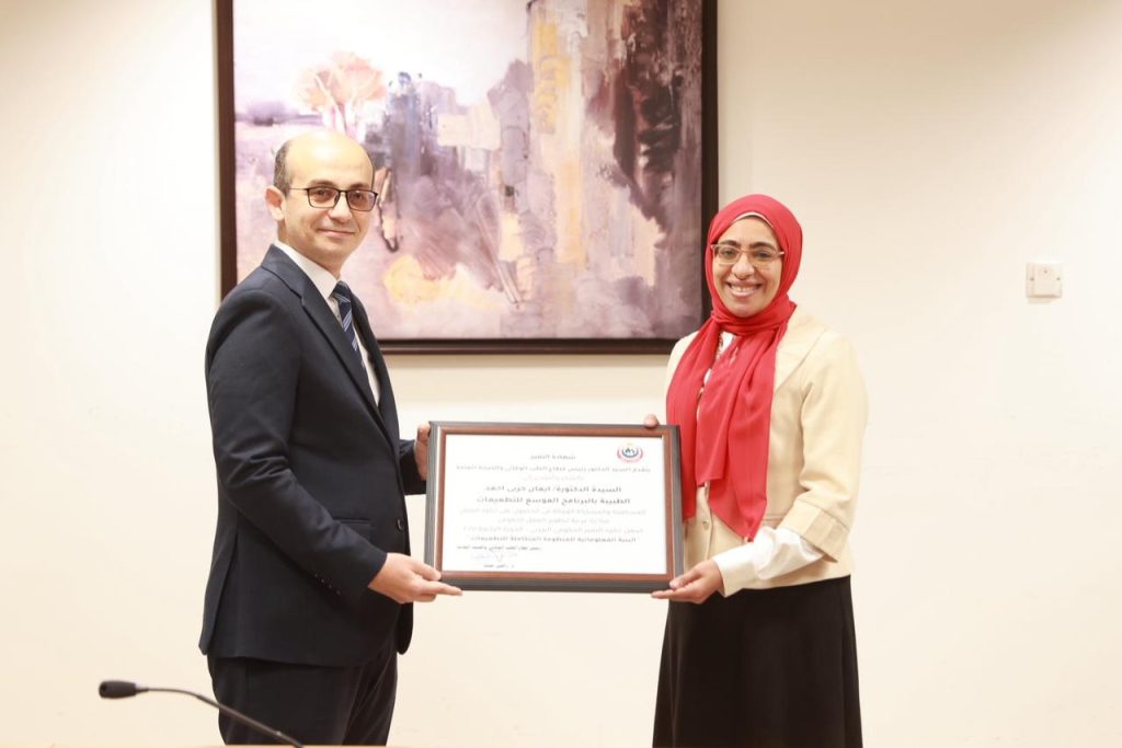 وزير الصحة يكرم قطاع الطب الوقائي