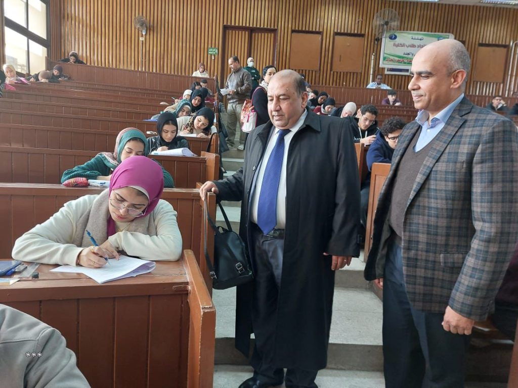 الدكتور أحمد رجب نائب رئيس جامعة القاهرة لشئون التعليم والطلاب