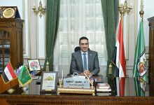 صورة هل يأخذ الطلاب الوافدون أماكن المصريين بالجامعات؟ نائب رئيس جامعة القاهرة يوضح