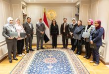 صورة تكريم إدارة “الرعاية البديلة” بعد تسليم 636 طفلًا لأسر كافلة