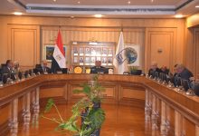 صورة رئيس جامعة “العاصمة” يدعو لتعاون مشترك مع «التعليم» لتحديث المناهج وتطوير الأنشطة