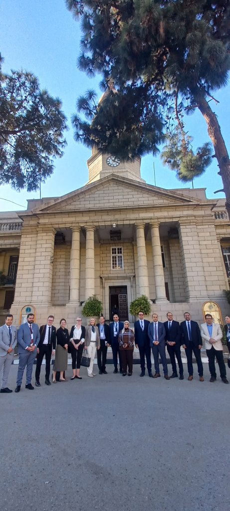 زيارة (Dag Juhlin-Dannfelt) سفير مملكة السويد لدى القاهرة وإليزابيت لان وزيرة الصحة السويدية لكلية طب قصر العيني