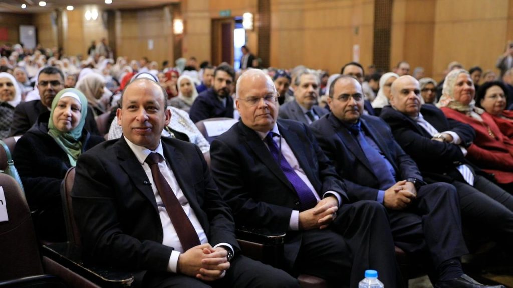 زيارة داغ يولين-دانفلت (Dag Juhlin-Dannfelt) سفير مملكة السويد لدى القاهرة وإليزابيت لان وزيرة الصحة السويدية لكلية طب قصر العيني