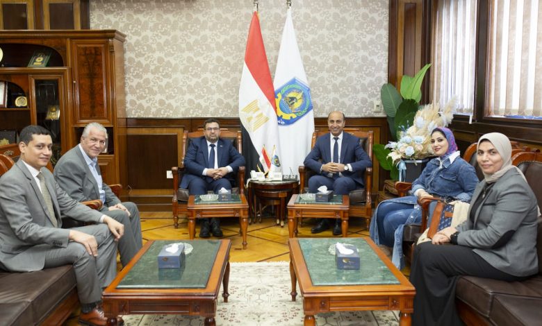 الدكتور إلهامي ترابيس، رئيس جامعة دمنهور يستقبل وفدًا من جامعة العلوم التطبيقية الأردنية