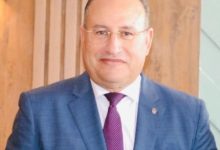 صورة رئيس جامعة القاهرة يهنئ “قنصوه”بتولي حقيبة التعليم العالي