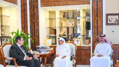 صورة حاكم عجمان يستقبل رئيس جامعة القاهرة لبحث آفاق التعاون العلمي