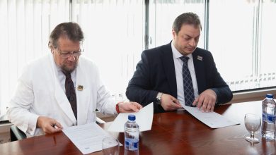 صورة «الصحة» توقّع مذكرة تفاهم مع مركز باراكير الإسباني لتعزيز خدمات الرمد