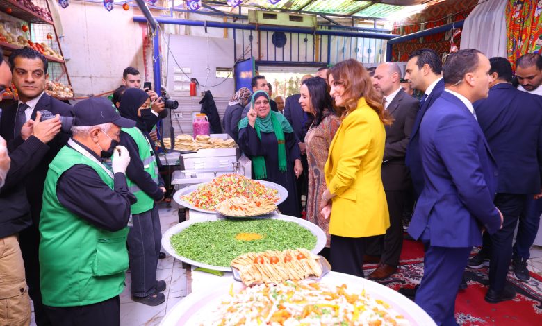 وزيرة التضامن تتفقد وحدة إطعام الحاجة عزيزة بإمبابة