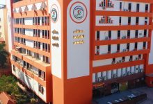 صورة فريق طبي بجامعة المنصورة ينقذ حياة طفلة عبر جراحة نادرة