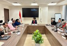 صورة نائب وزير الصحة تتابع مؤشرات المواليد