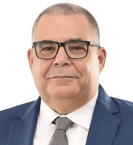 الأستاذ الدكتور محمد البربري أستاذ جراحة الأطفال ورئيس القسم بـ كلية طب قصر العيني