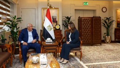 صورة وزيرة التنمية المحلية تتابع مع محافظ مطروح تنفيذ المشروعات الخدمية والاستثمارية