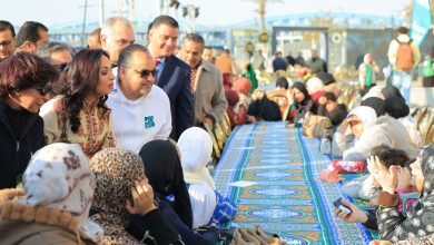 صورة وزيرة التضامن تتفقد مائدة «مصر الخير» لإفطار 1500 صائم