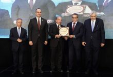 صورة «الرعاية الصحية» تكرّم عميد طب قصر العيني