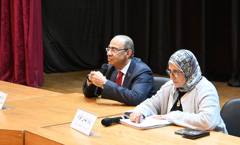 المدير التنفيذي لمستشفيات جامعة القاهرة يلتقى بطلاب الامتياز الجدد