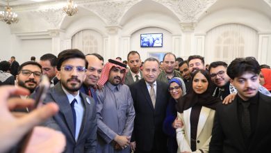 صورة “قنصوة”يلتقى الطلاب الوافدين على مائدة إفطار رمضان