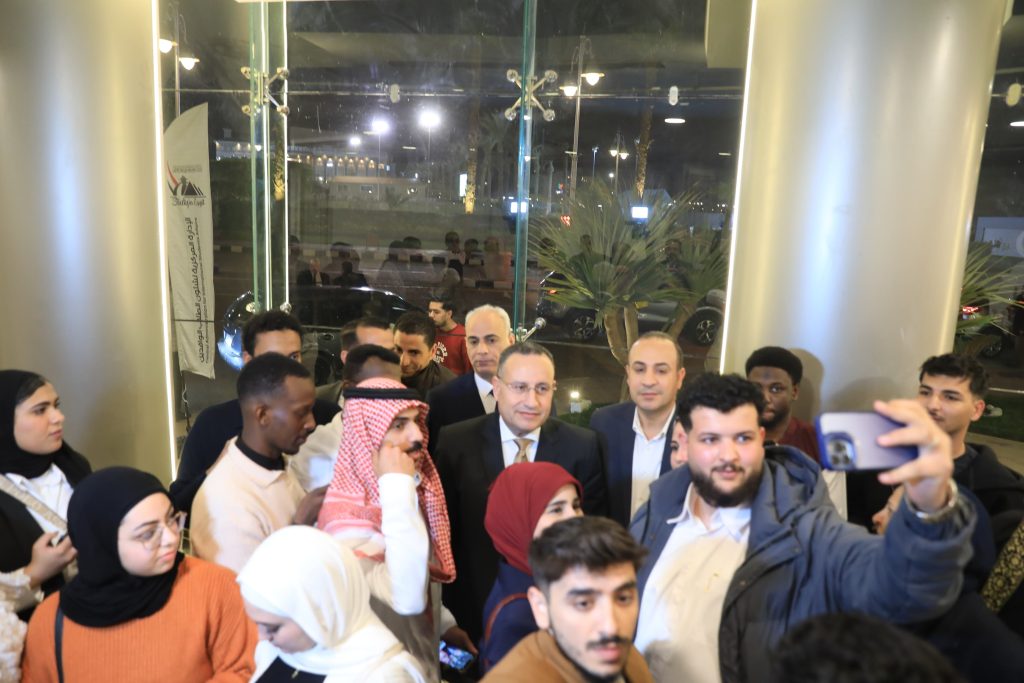  الدكتور عبدالعزيز قنصوة وزير التعليم العالي والبحث العلمي يشهد فعاليات حفل الإفطار السنوي للطلاب الوافدين