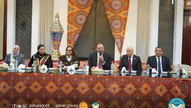 صورة الدكتور أحمد طه يهنئ المرأة المصرية خلال إفطار رمضان