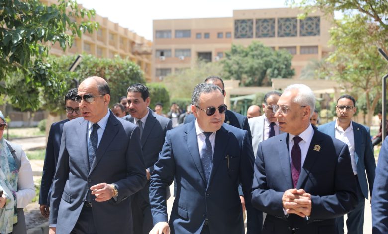 الدكتور عبدالعزيز قنصوة وزير التعليم العالي والبحث العلمي يتفقد مقر جامعة المنيا التكنولوجية