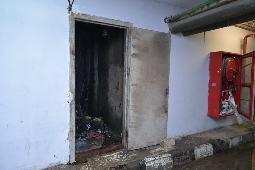 حريق داخل مستشفى الاستقبال والطوارئ بـقصر العيني