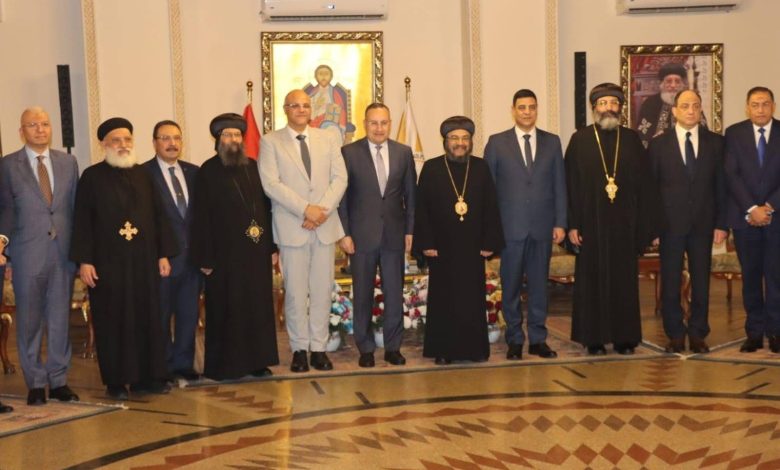 وزير التعليم العالي يزور الكنيسة المرقسية احتفالا بعيد القيامة