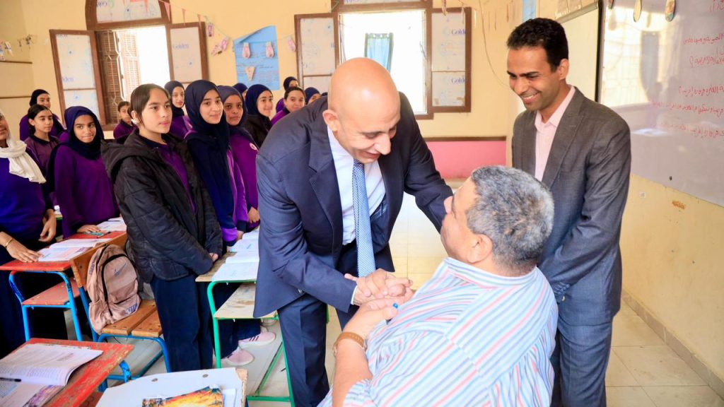 وزير التربية والتعليم يتفقد عددا من المدارس بإداراتى الحوامدية والبدرشين بالجيزة