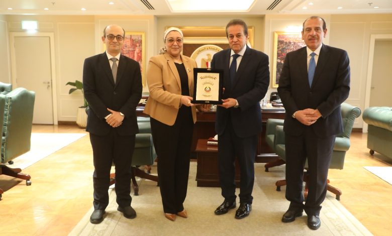 وزير الصحة يكرّم الدكتورة نانسي الجندي لبلوغها سن التقاعد