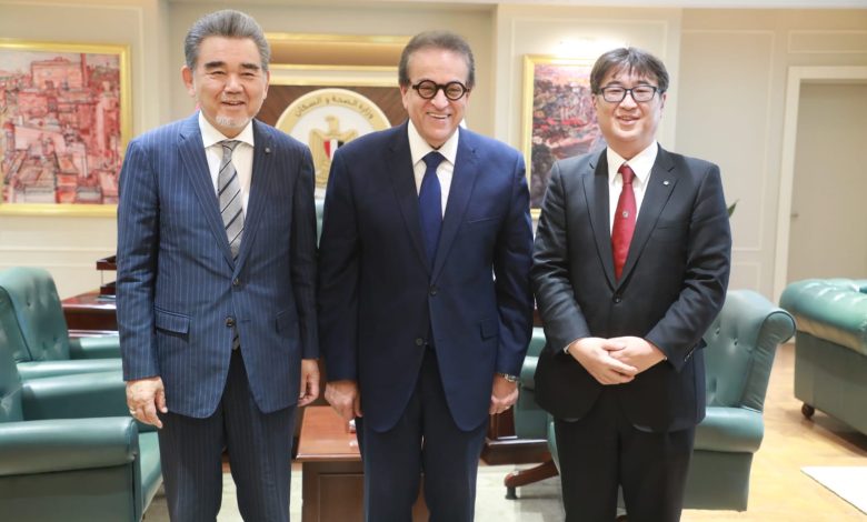 وزير الصحة ورئيس جامعة هيروشيما يبحثان التعاون المشترك