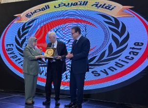 صورة تكريم الدكتور “حسام موافي” في احتفالية اليوم العالمي للتمريض
