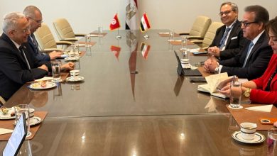 صورة وزير الصحة يبحث مع نوفارتس وباير تعزيز صحة القلب
