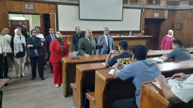 صورة أحمد رجب يشيد بانضباط اللجان الامتحانية خلال جولة تفقدية ل4 كليات داخل