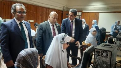 صورة جولات مكوكية لنائب رئيس جامعة القاهرة داخل اللجان الامتحانية