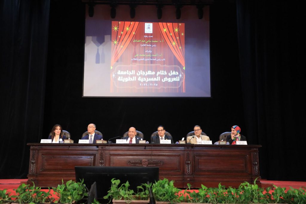 رئيس جامعة القاهرة يكرم الفائزين بمهرجان «إبداع 14»