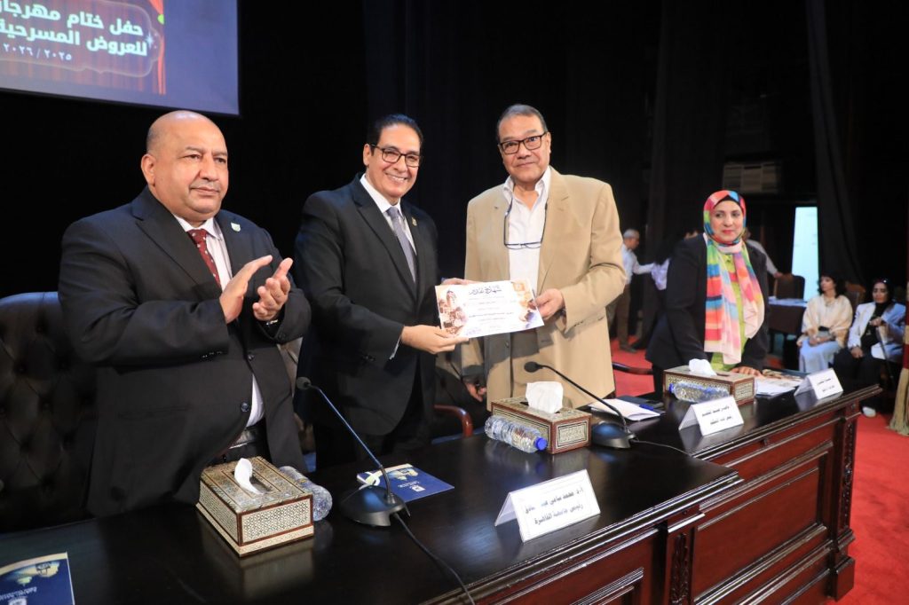 رئيس جامعة القاهرة يكرم الفائزين بمهرجان «إبداع 14»