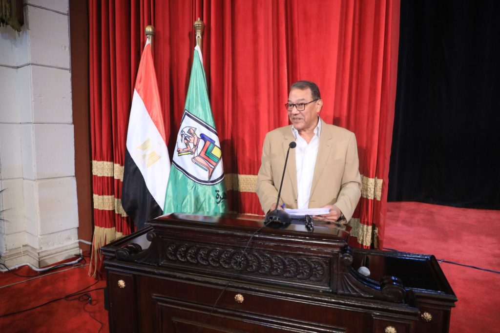 رئيس جامعة القاهرة يكرم الفائزين بمهرجان «إبداع 14»