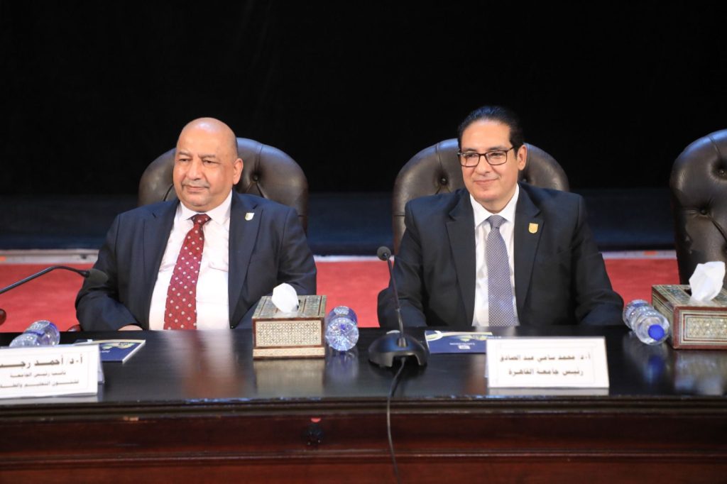 رئيس جامعة القاهرة يكرم الفائزين بمهرجان «إبداع 14»