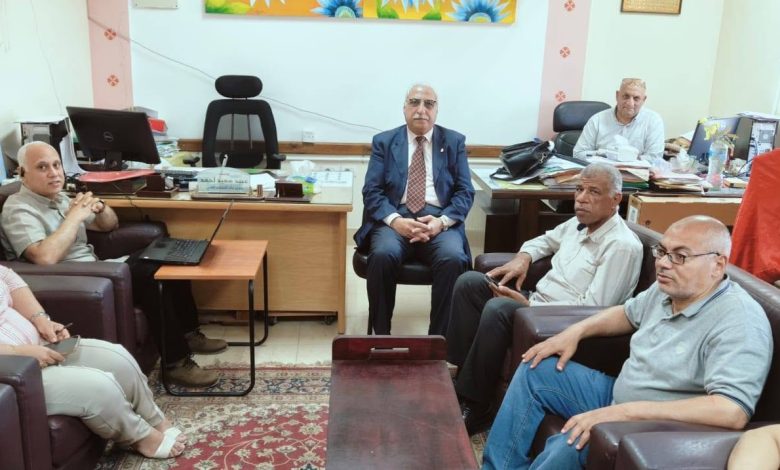 مدير تعليم البحر الأحمر يتابع غرفة عمليات التعليم الفني