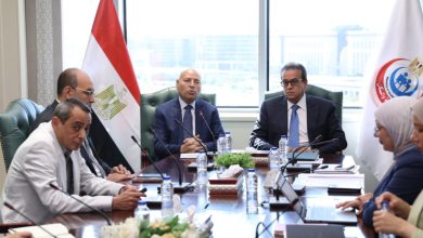 صورة وزير الصحة ومحافظ القاهرة يبحثان تطوير المستشفيات