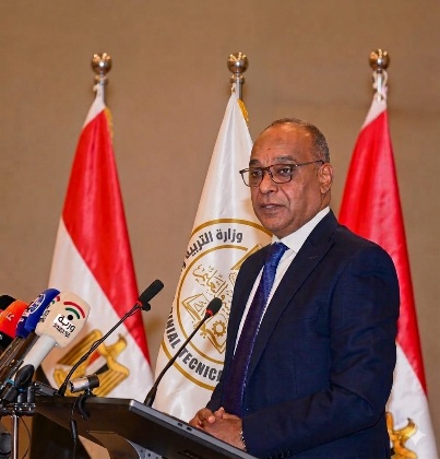 الدكتور أكرم حسن مساعد وزير التربية والتعليم لشؤون المبادرات الرئاسية وتطوير المناهج