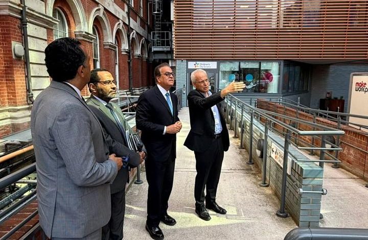 الدكتور خالد عبدالغفار وزير الصحة والسكان يزور مؤسسة "Guy’s and St Thomas’ NHS Foundation Trust" بلندن