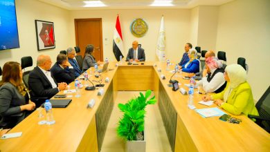 صورة وزير التعليم يبحث مع الأمين العام للاتحاد الدولي للرياضة المدرسية